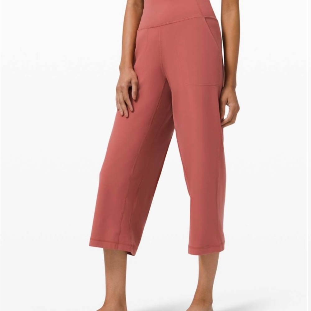 NWT Lululemon Align Wide Leg Crop 23"
Color: Soft Cranberry
Size: 2